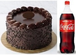 Geleneksel Çikolata Lezzeti ve 1 Lt Cola Menüsü pasta