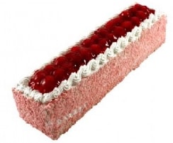 Özenle Hazırlanmış 4-6 Kişilik Çilekli Baton pasta