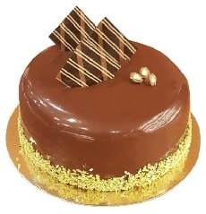 Usta Ellerden 6–9 Kişilik Çikolatalı Yaş Pasta pasta